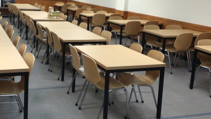  [순천향대학교 부속 구미병원] 직원식당 테이블과 고주파의자 및 천정 사인보드[병원가구/직원식당가구/트레이드싱크업소가구]