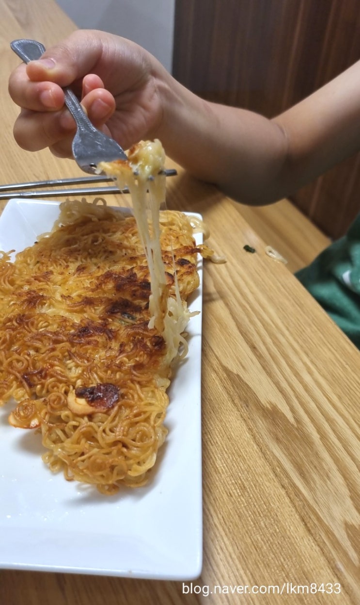  유튜브에서 핫한 흔한남매 치즈라면전 만들기/백종원라면전