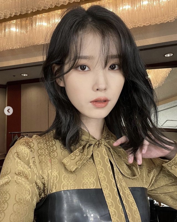 감성 가득한 카페에서 커피를 함께 마시고 싶은 여자 가수는? 1위 아이유 2위 마마무 3위 뉴진스 감성 가득한 카페에서 커피를 함께 마시고 싶은 여자 가수는? 1위 아이유 2위 마마무 3위 뉴진스