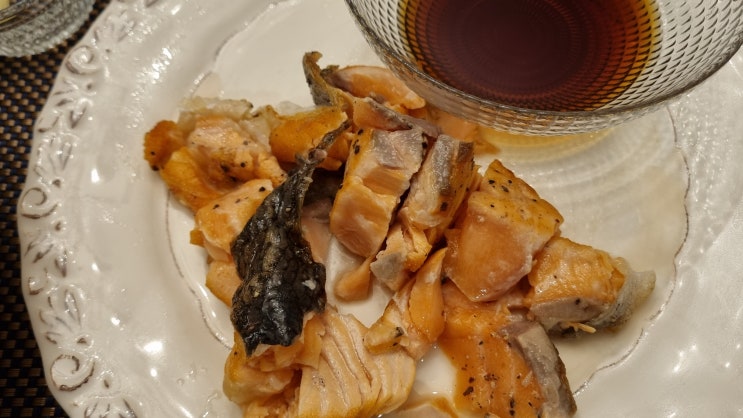  연어타다끼를 만들려고 했던 연어구이