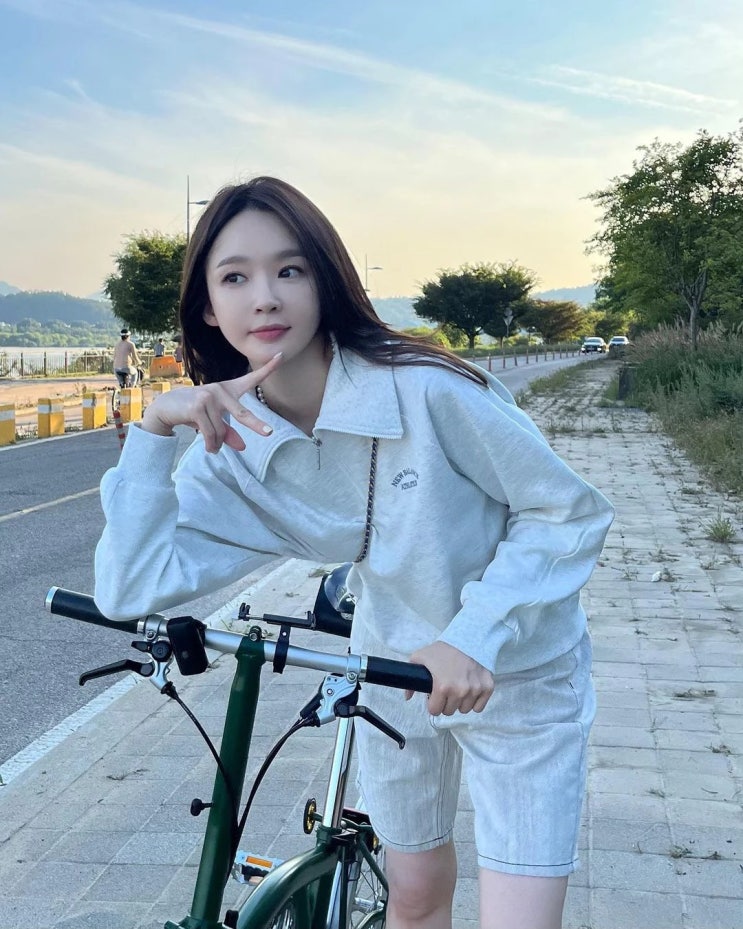 다비치 멤버 강민경 첫 음악적 협업, 첫 콜라보 아티스트 공개..."듀엣곡 주인공은 잔나비 최정훈" 다비치 멤버 강민경 첫 음악적 협업, 첫 콜라보 아티스트 공개..."듀엣곡 주인공은 잔나비 최정훈"