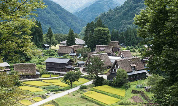 日 세계유산 마을, 100년 된 가옥 월세 10만원에 내놓은 이유