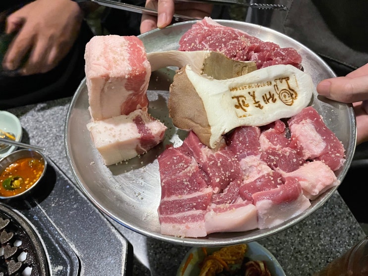  제주느낌 분위기에 두툼한 흑돼지가 맛있었던 광주 첨단 맛집 제줏간