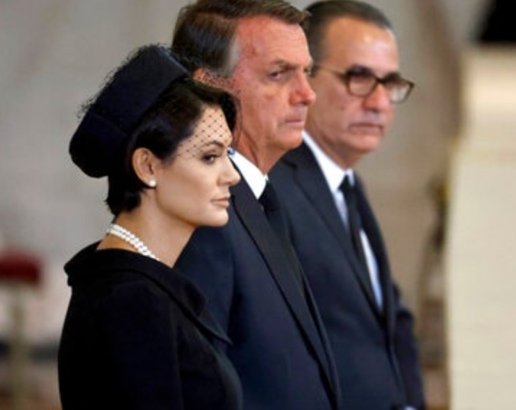 브라질의 보우소나루, 유엔 회의에서 여왕의 장례식에 참석합니다.