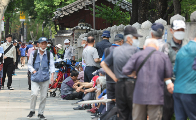 빨라지는 기금 고갈 시계…“저는 국민연금 받을 수 있나요?” 빨라지는 기금 고갈 시계…“저는 국민연금 받을 수 있나요?”