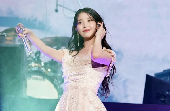 <b>아이유 콘서트</b> 이준기 정국... 트와이스 <b>김수현</b> 강지영까지... 