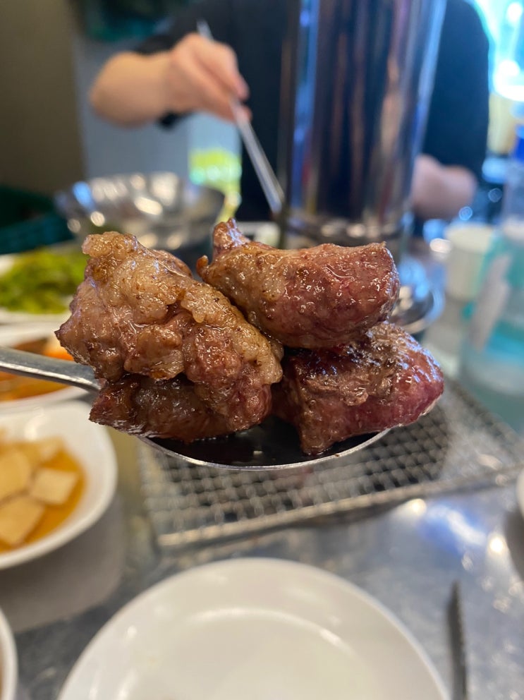  9/18 (1) 신사 가로수길 맛집:) 원조 마포 소금구이 강남점에서, 묻지마 고기, 갈매기, 하얀고기 각 1인분 씩, 여수 돌산 갓김치, 하이볼, 물냉면까지 아~~주 후한대