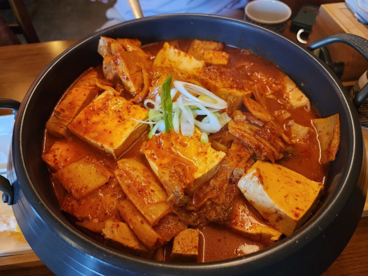  울산 성안동 맛집 일육 매콤하게 맛있다.