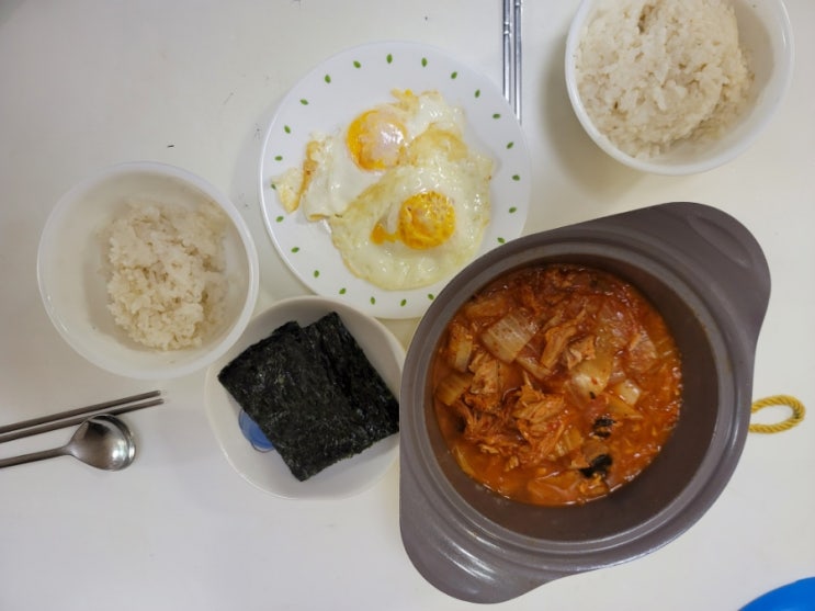  (요리) 비내리는 아침, 얼큰한 '참치김치찌개' 어떠신가요?