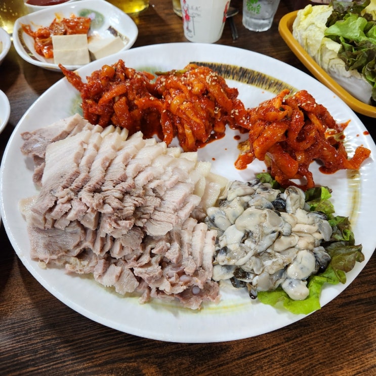  종로 삼해집 보쌈골목 굴보쌈 감자탕이 서비스