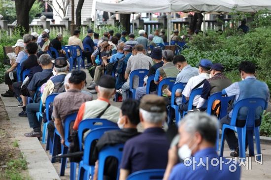 OECD의 경고…"한국, 고령화發 나랏빚 증가로 2060년 GDP 10%만큼 지출 줄여야" OECD의 경고…"한국, 고령화發 나랏빚 증가로 2060년 GDP 10%만큼 지출 줄여야"