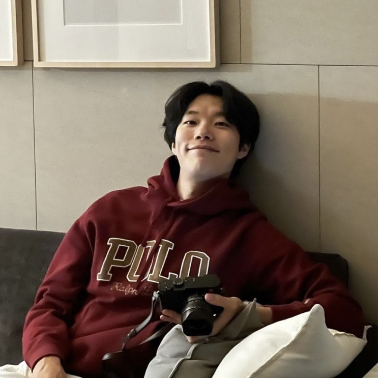  류준열 패션 사복 폴로 랄프로렌 후드티 정보 알아봐요