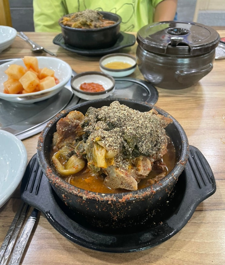  부천 원미동 뼈해장국 맛집 : 청기와 뼈다귀 해장국 본점 (주차가능)
