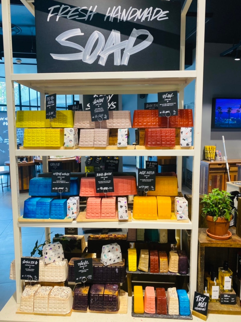 일회용 비닐 포장을 지양하는 러쉬의 낫랩 서비스, 잠실 롯데월드 몰 러쉬 매장 방문기 : 네이버 블로그