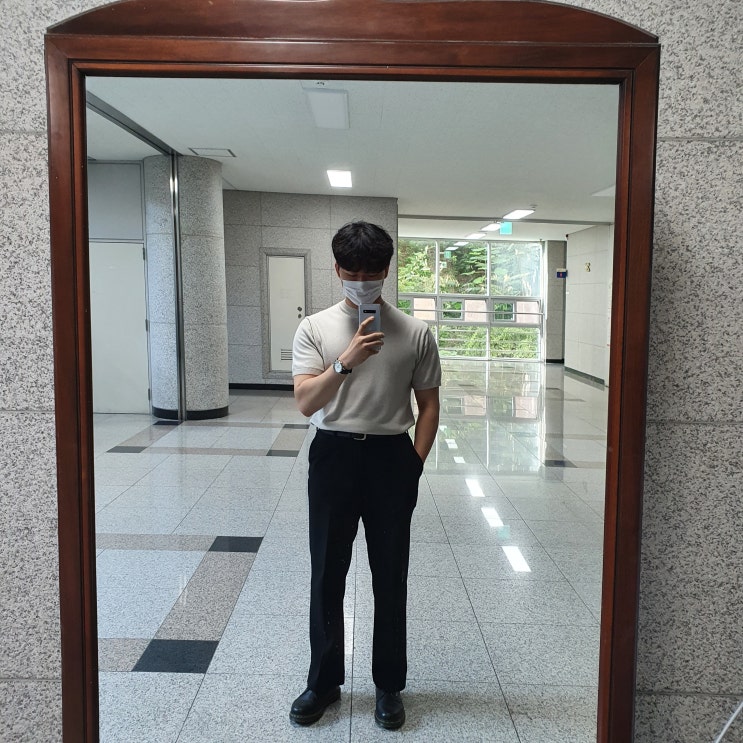 남자 옷 코디 : 아이보리 니트 셔츠 블랙 와이드 슬랙스 남자 옷 코디 : 아이보리 니트 셔츠 블랙 와이드 슬랙스