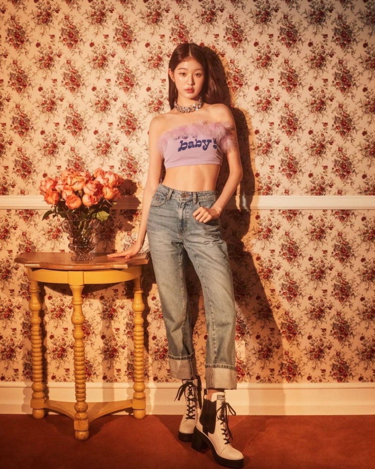 아이브 장원영, 크롭탑에 청바지 입고 군살 하나 없는 몸매 과시 "공존 대체 불가 비주얼 매력" 아이브 장원영, 크롭탑에 청바지 입고 군살 하나 없는 몸매 과시 "공존 대체 불가 비주얼 매력"