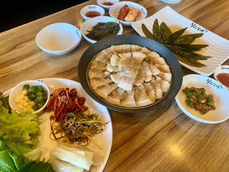  경북 왜관 맛집 보쌈과 칼국수가 맛있는 청와삼대 왜관점
