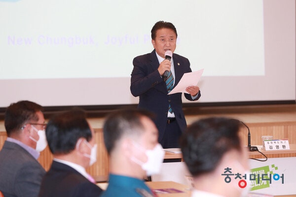 김영환 지사 시·군 방문 시작 … 영동군서 주민과 대화