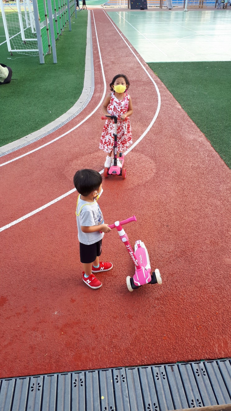 #주간일기 학교 운동장 킥보드 이제는 잘 타는 둘째 아들
