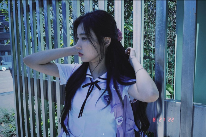 교복 입은 아이즈원 가수 강혜원