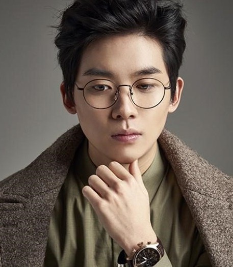 래퍼 매드클라운 이혼 아무도 몰랐다 아들걱정 친동생 배우 조현철 래퍼 매드클라운 이혼 아무도 몰랐다 아들걱정 친동생 배우 조현철