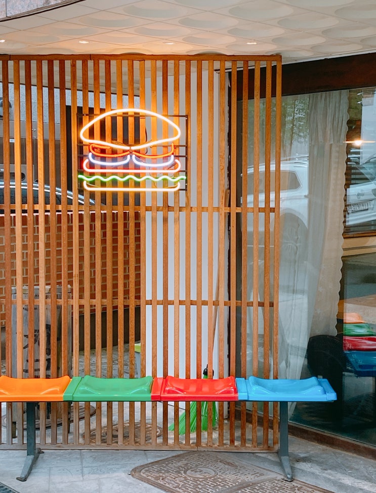 홍대 상수 프랑스요리셰프의 수제버거 맛집 "아티장깔조네버거"