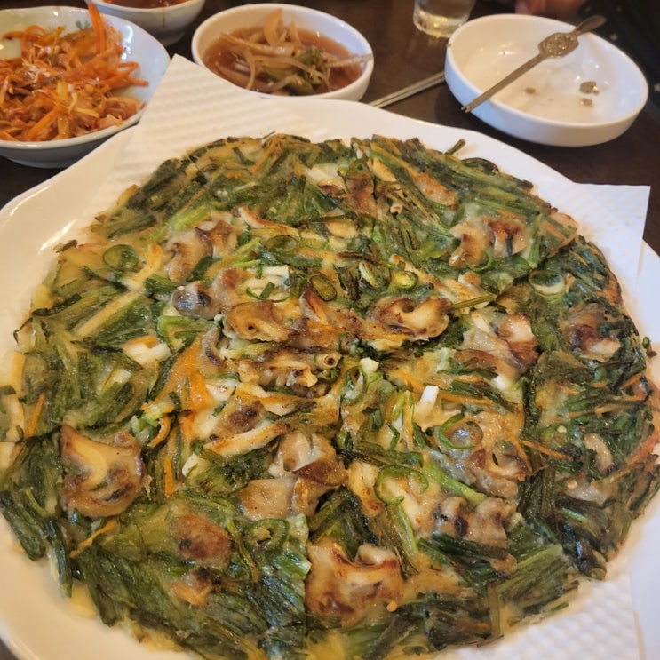  수원 통 골뱅이 앤(N) 전 골뱅이 요리 감성 맛집(feat. 레코드판)