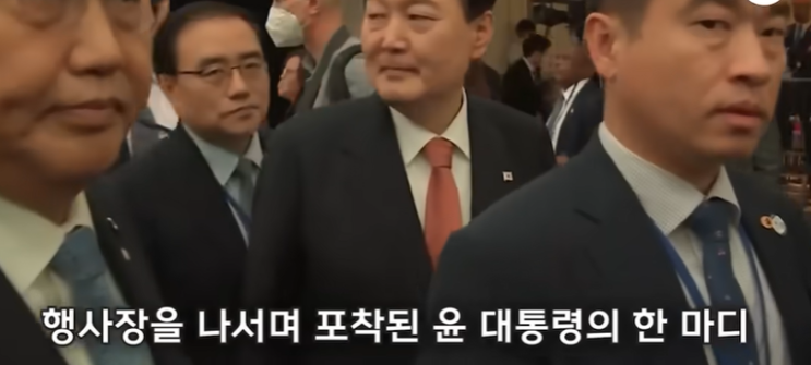 윤대통령 비속어 파문, 바이든 48초 환담 후 발언 왜? 윤대통령 비속어 파문, 바이든 48초 환담 후 발언 왜?