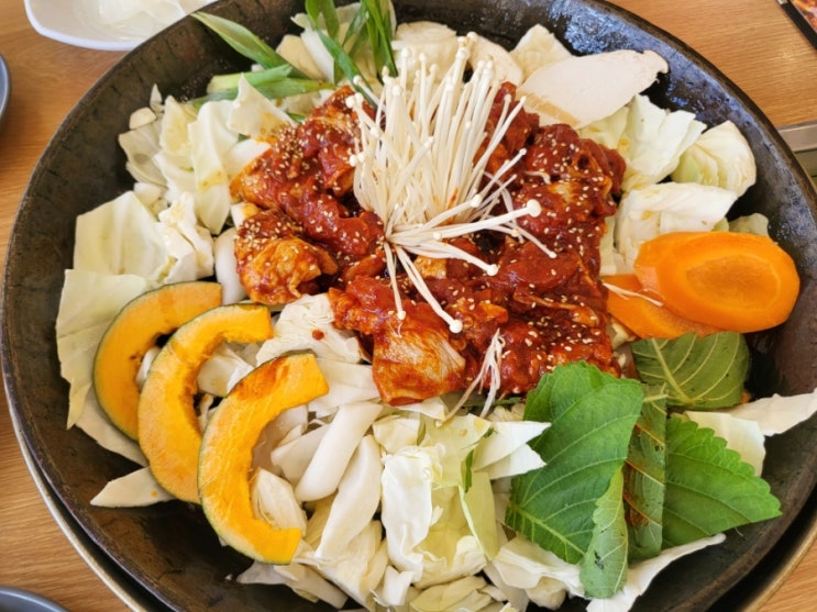  [이천시몬스테라스맛집] 마장 '산타의닭갈비' 반찬으로 월남쌈주는 맛집