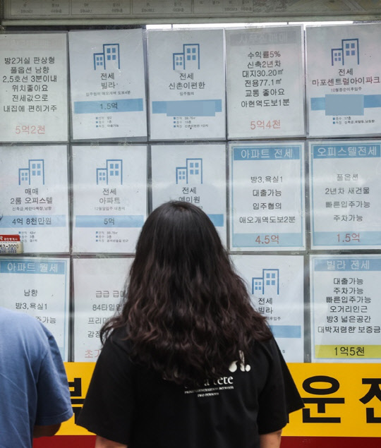 "기준금리 올리면 빚내서 산 집값, 떨어져"…한은의 부동산 훈수 "기준금리 올리면 빚내서 산 집값, 떨어져"…한은의 부동산 훈수