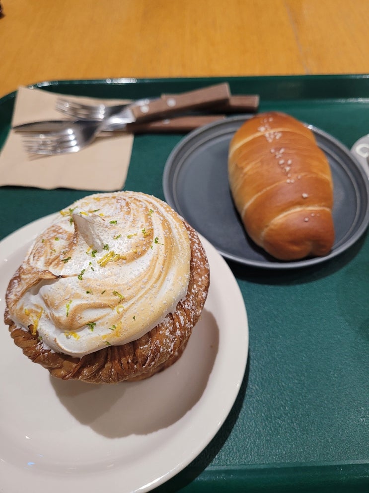  성수 베이커리 카페 오우드 소금빵 맛집