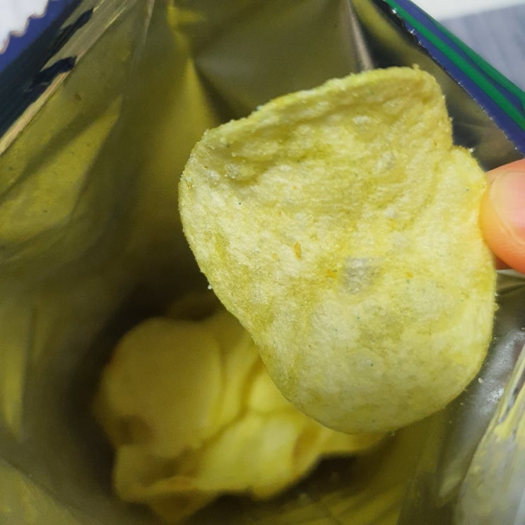  포카칩 라임모히또 맛 리뷰: 오잉?하며 먹다 보니 한봉지 뚝딲ㅋ / 편의점 신상과자