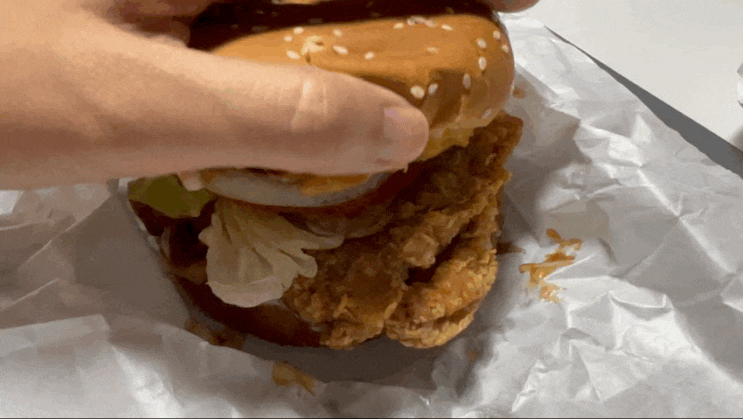  맘스터치 신메뉴 굳이 돈주고 사먹을 필요 없는 맛 야채통통 치킨버거