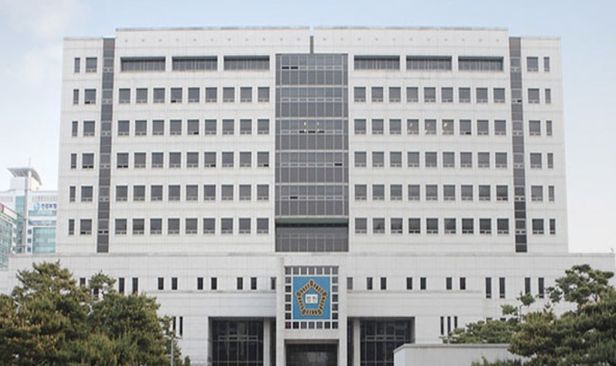 치매 환자에 복숭아 덩어리째 줘 질식사 이르게 한 요양보호사, 항소심서 감형 치매 환자에 복숭아 덩어리째 줘 질식사 이르게 한 요양보호사, 항소심서 감형