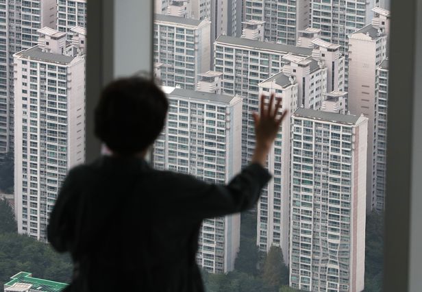 “시세 대비 10억 싼 것도”… ‘뚝뚝’ 떨어지는 아파트 경매 최저입찰가 “시세 대비 10억 싼 것도”… ‘뚝뚝’ 떨어지는 아파트 경매 최저입찰가