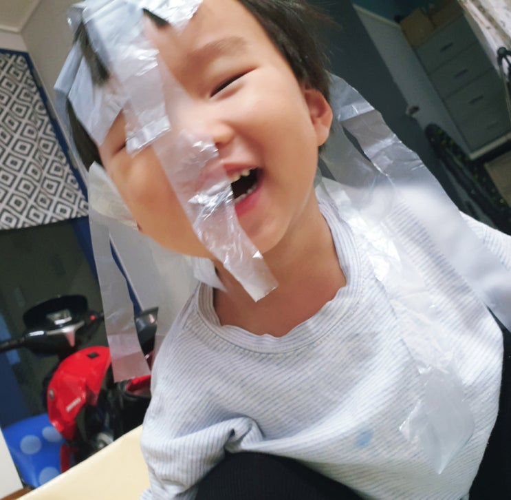 집콕놀이로 자연관찰하자! - 비닐 바다에서 아기 촉감놀이 & 미술놀이 집콕놀이로 자연관찰하자! - 비닐 바다에서 아기 촉감놀이 & 미술놀이
