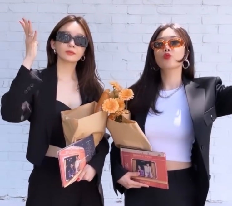 다비치 강민경 이해리 사복 패션 여성 맥 롱 트렌치코트 및 자켓 코디 모음