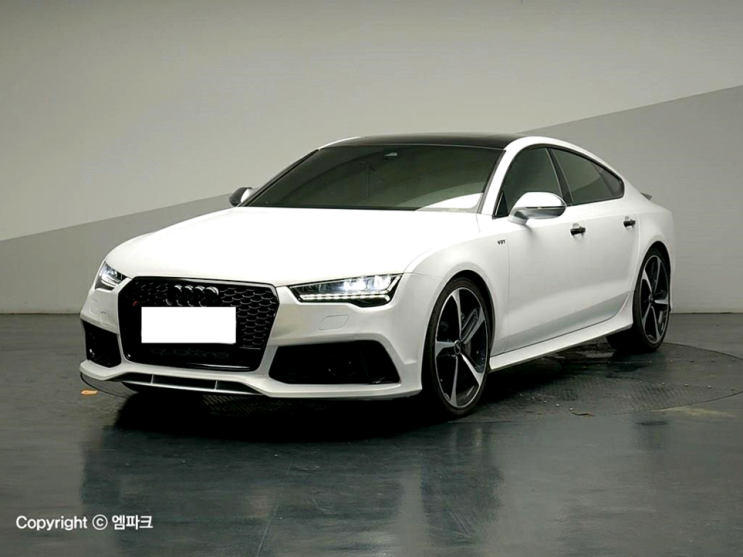  아우디 RS7 중고 베이직한 모습