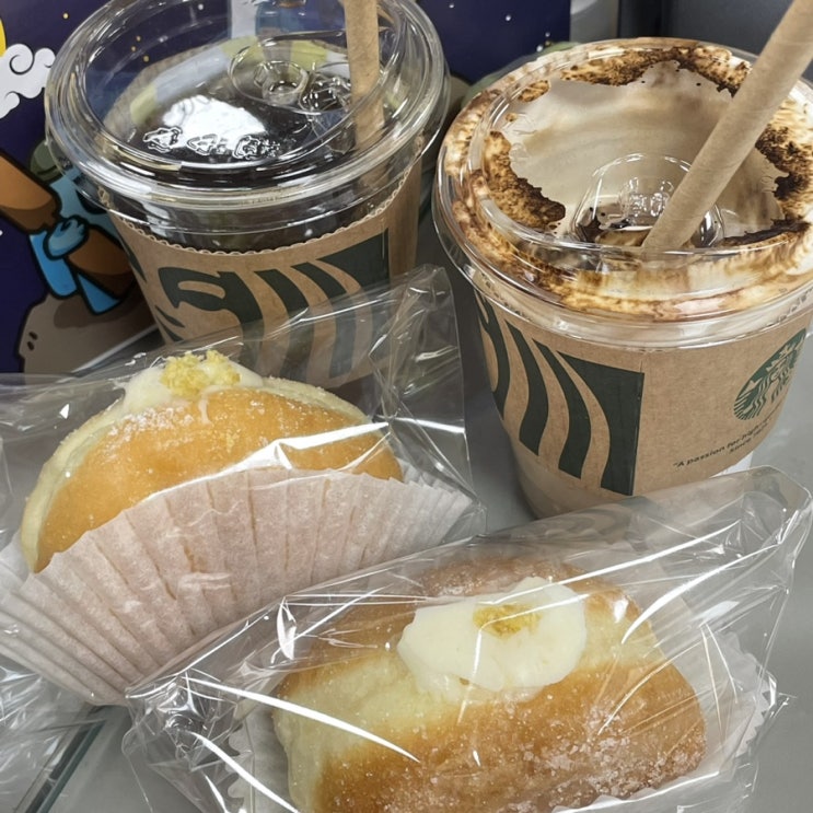  이번주 맛도리는 파파도나스 레몬크림도넛&스벅 블랙글레이즈드라떼