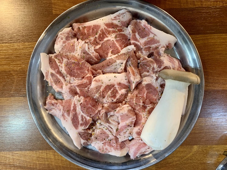  울산 삼산동 맛집 꼬들목살과 꼬들대패가 맛있는 농장참숯꼬들목살