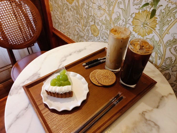  연남동 카페 연남동 디저트 시계