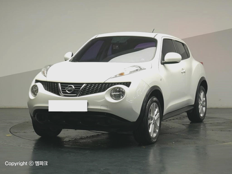  닛산 쥬크 중고차 매서운 눈매
