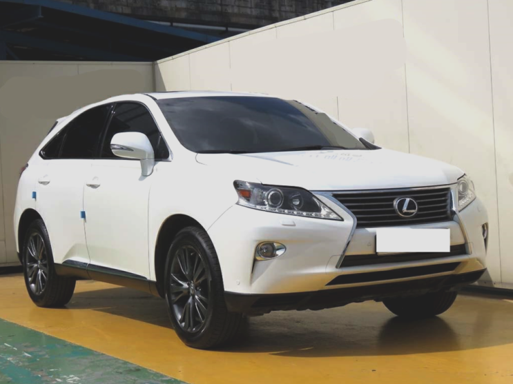  렉서스 RX350 중고차 독특한 비대칭