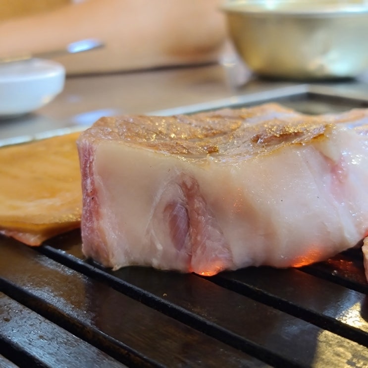  육즙 터지는 목살을 맛볼 수 있는 신림맛집 _ 왕주먹