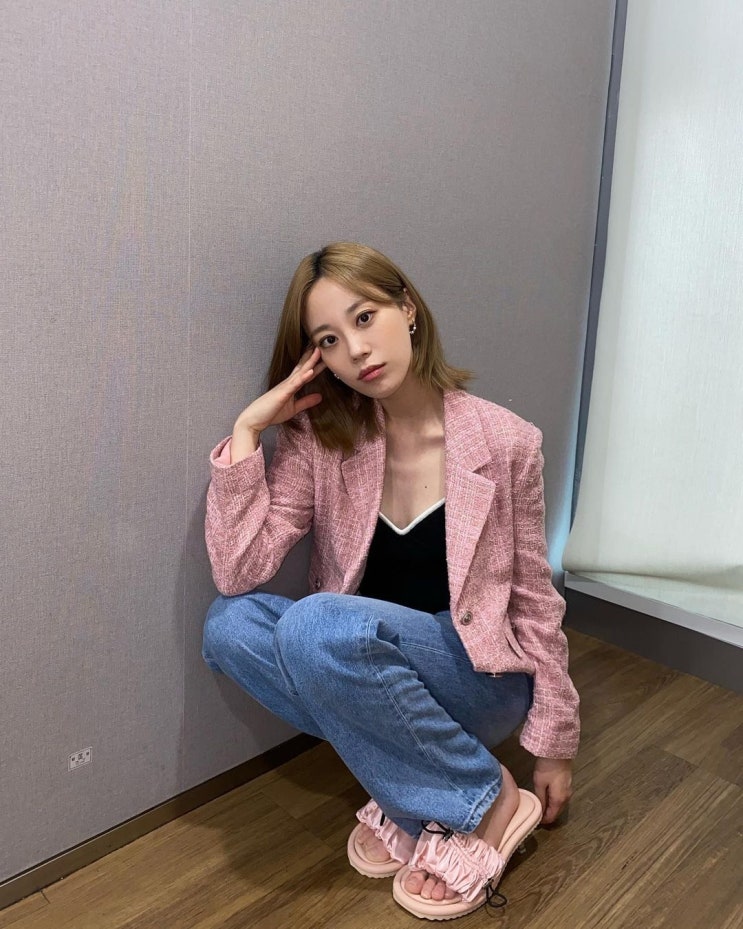 걸그룹 카라 멤버 허영지, 11월 카라 컴백 앞두고 물오른 미모...열린 지퍼 틈새로 복근 깜짝 노출 걸그룹 카라 멤버 허영지, 11월 카라 컴백 앞두고 물오른 미모...열린 지퍼 틈새로 복근 깜짝 노출