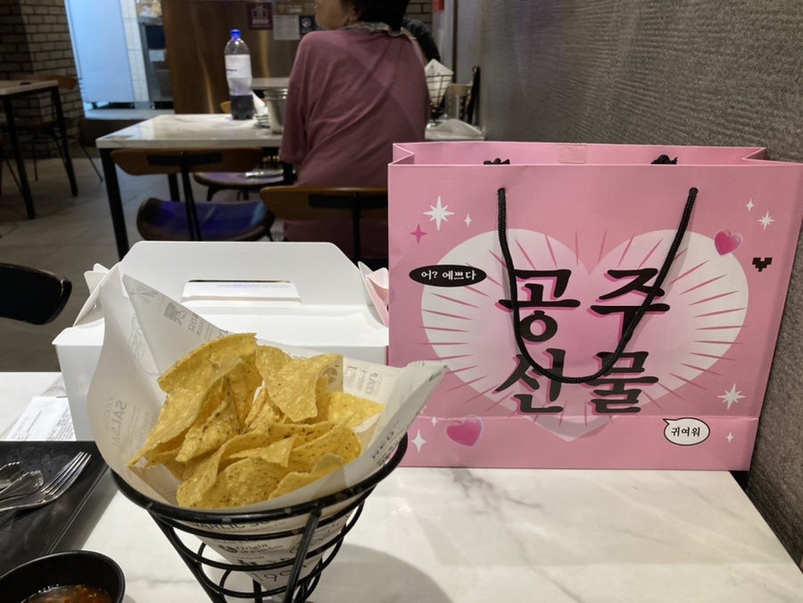 교촌치킨 철산1호점 사진 4