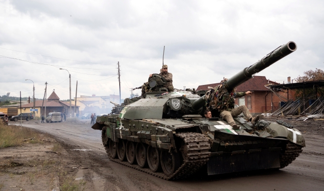 “탱크 한 대 7000만원”…러시아 군인들, 우크라에 무기 판매 시작