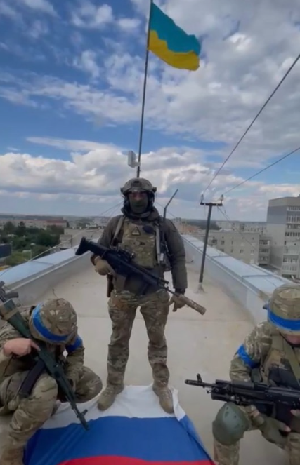 러시아 군인들 우크라이나에 무기판매