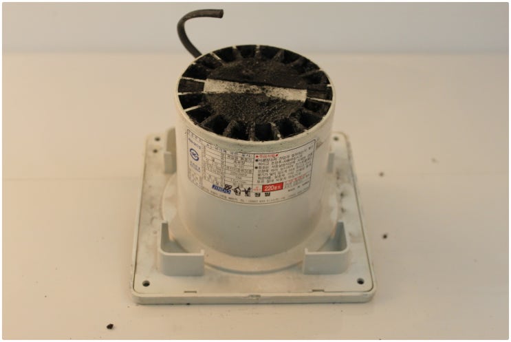 욕실환풍기 청소_천장에 있어 우리가 보지 못하는 것_환풍기 실태2