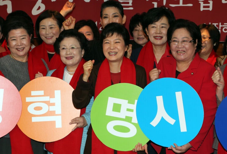 박근혜를 선덕여왕 빗댄 <b>이배용</b>…국가교육<b>위원장</b> 불가론... 
